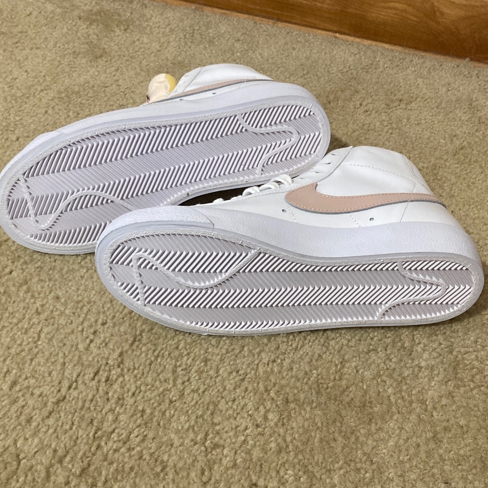 Nike Women’s Blazer Sneakers New 6.5 - Picture 6 of 9